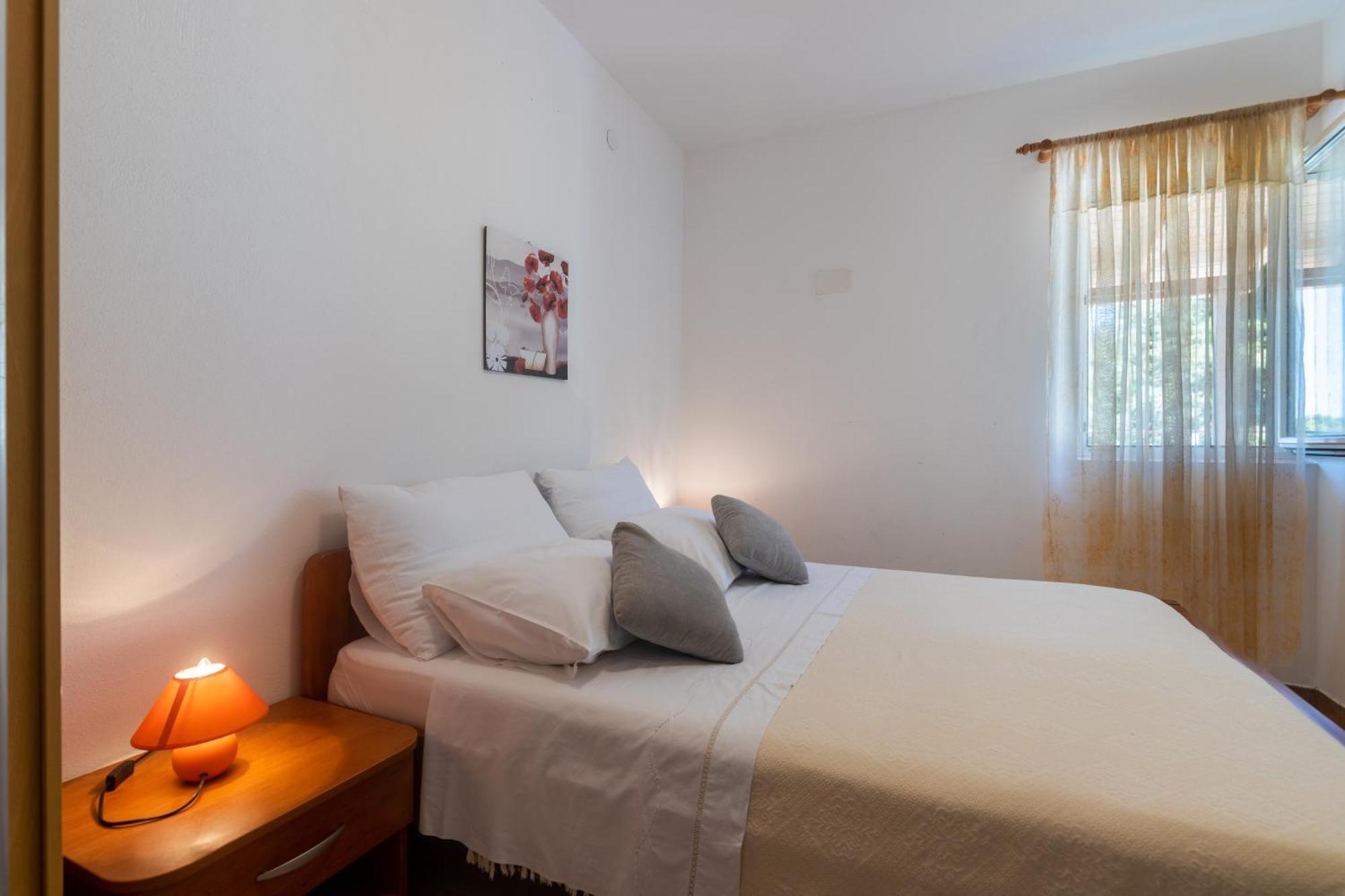Apartments With A Parking Space Ivan Dolac, Hvar - 15784 الغرفة الصورة