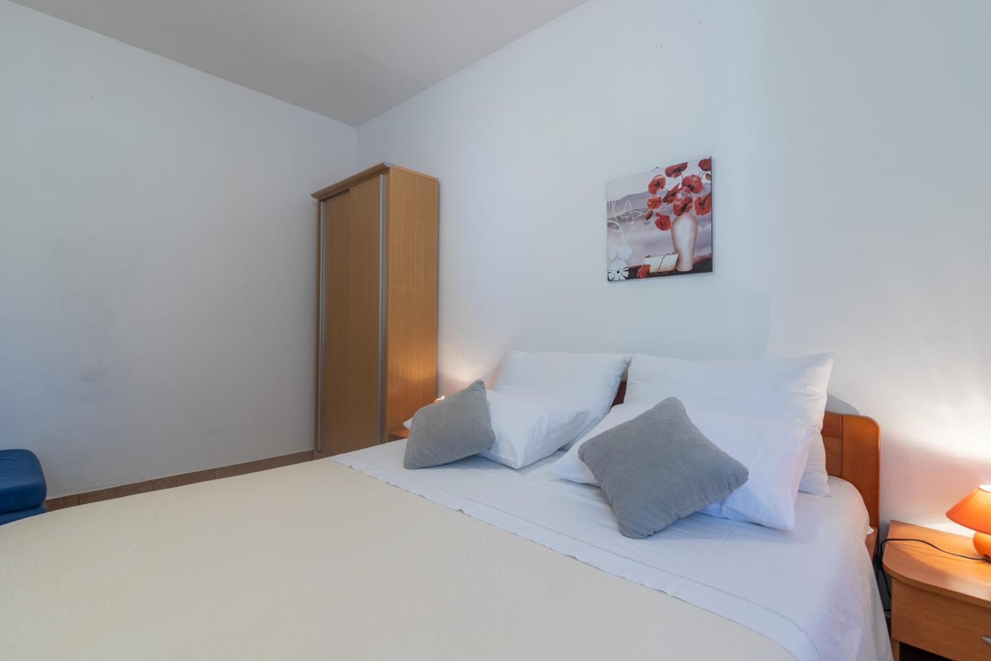 Apartments With A Parking Space Ivan Dolac, Hvar - 15784 الغرفة الصورة